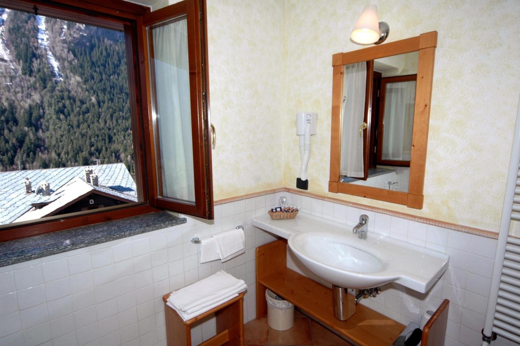 Hotel Alpechiara Pre-Saint-Didier Bagian luar foto